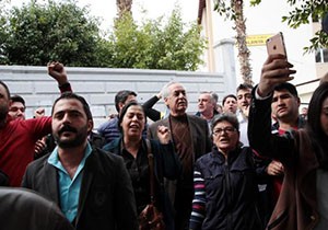 Lisede  İzmir Marşı yasağı  iddiasına marşlı protesto